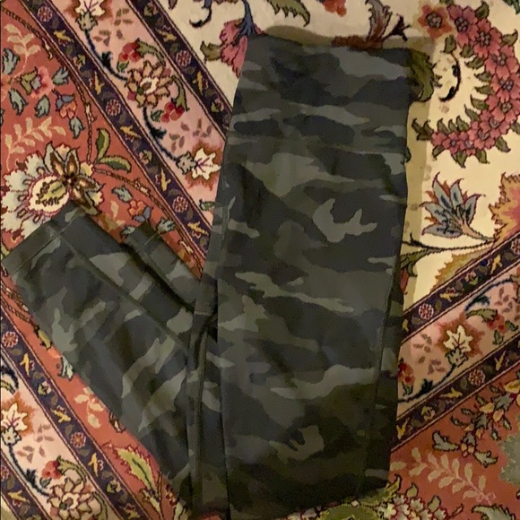 Athleta Stash Pocket Camo Leggings - Picture 2 of 7